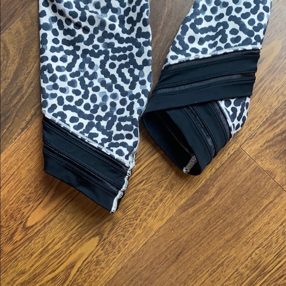 Lulu lemon high waisted 7/8 leggings - Picture 3 of 6